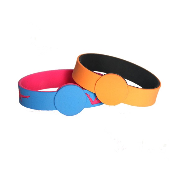 Pulseira personalizada com chip RFID de silicone colorido de camada dupla