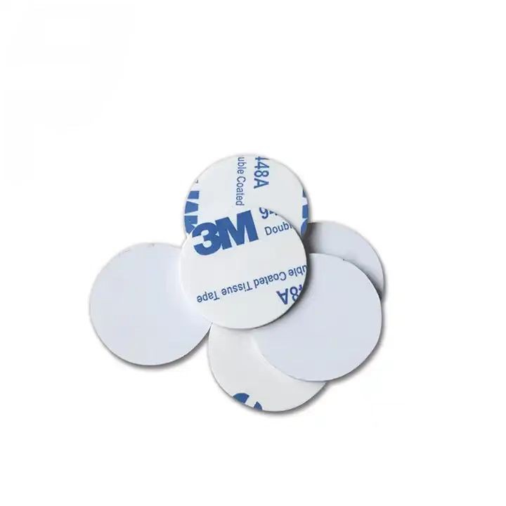 Etiqueta de moeda de disco de PVC NFC com cartão RFID antimetal redondo de 13,56 MHz com adesivo