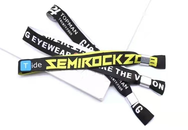 Pulseiras de tecido de poliéster impressas com design personalizado para eventos festivos