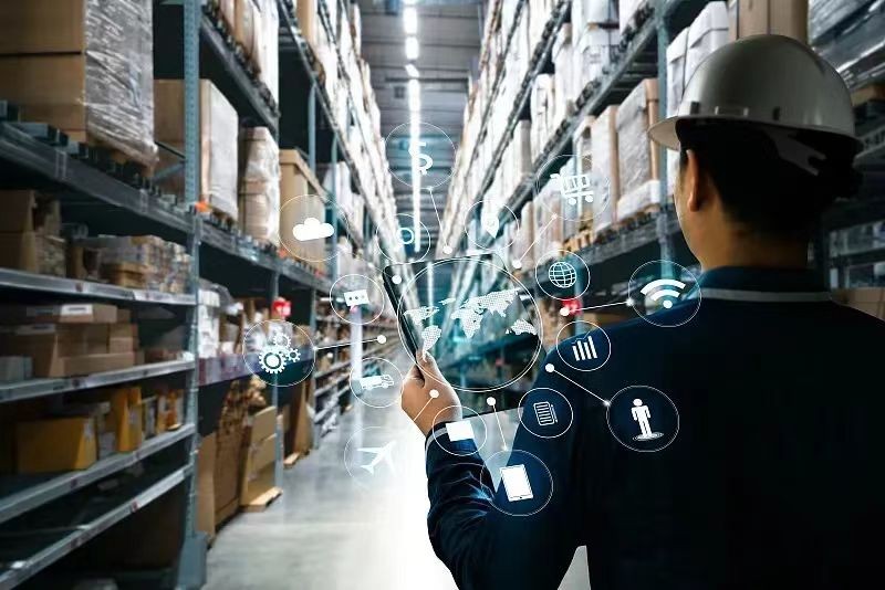 Gestão e aplicação de etiquetas RFID UHF na logística de armazenagem