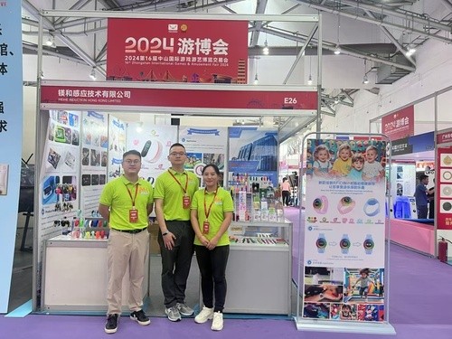 A pulseira vibratória RFID com lembrete de contagem regressiva da Meihe recebe uma recepção entusiasmada dos clientes na 16ª Feira Internacional de Jogos e Diversões de Zhongshan 2024