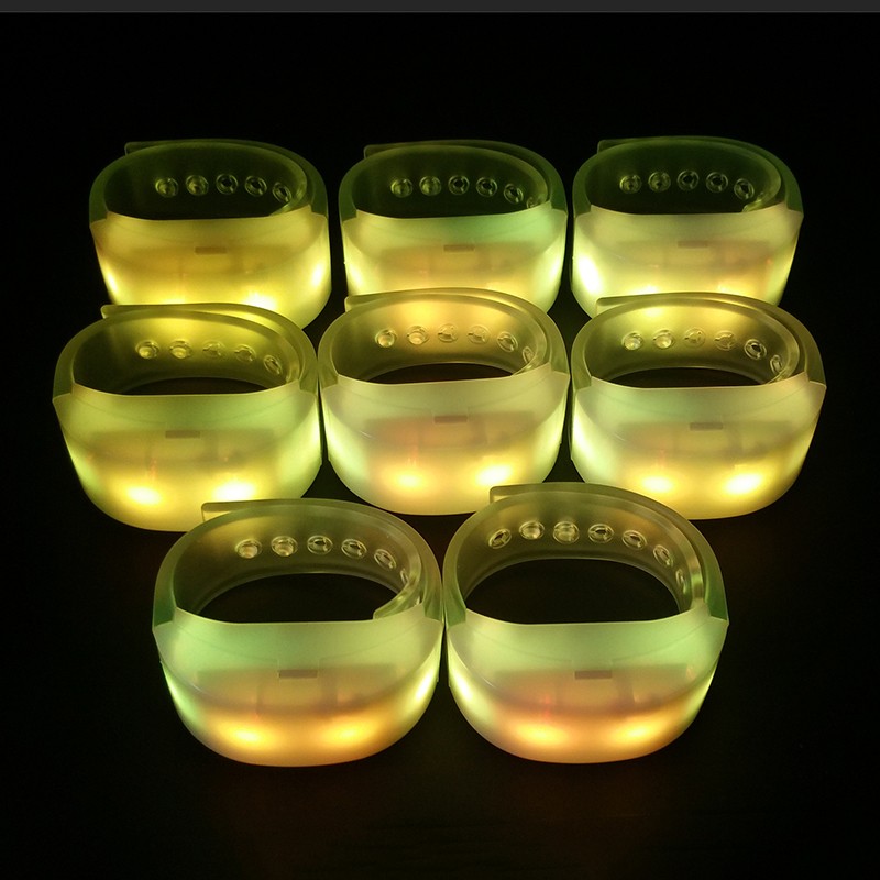 Pulseira LED com controle remoto RFID piscante 2.4G