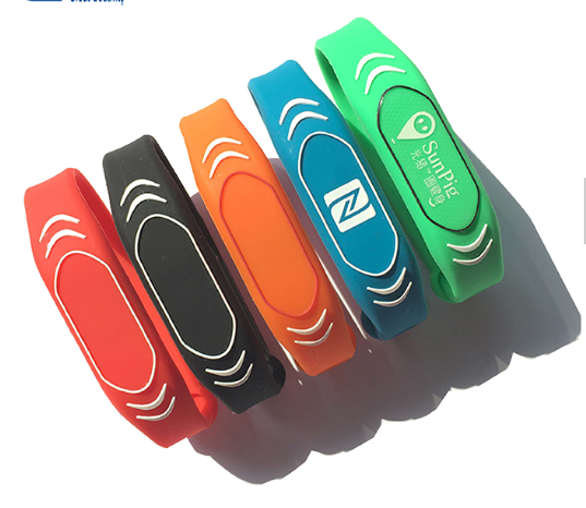 Pulseira de silicone programável e ajustável RFID à prova d'água de 13,56 MHz para piscina