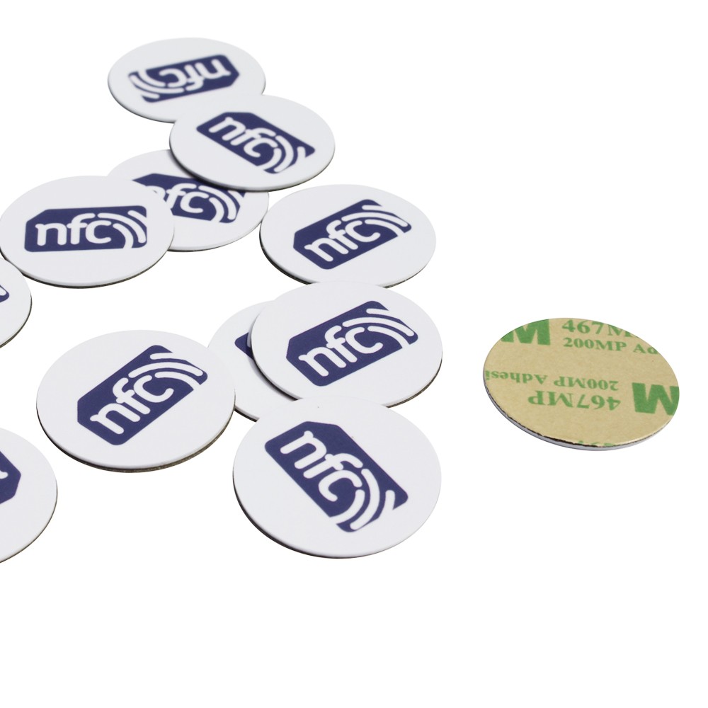 Etiqueta de moeda rígida de PVC NFC anti-metal com adesivo HF