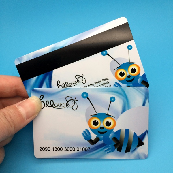 Cartão de PVC plástico colorido com tarja magnética CR80 e impressão de número de série