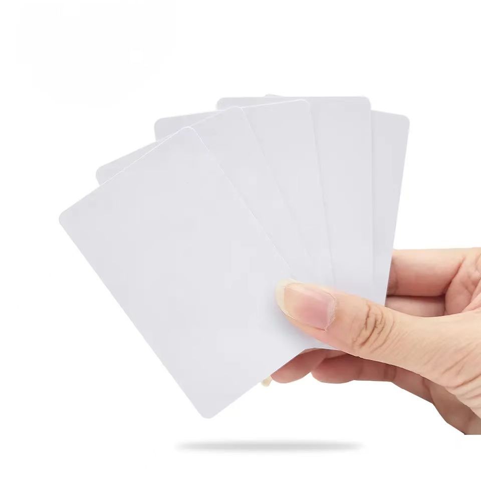 Cartão NFC em branco de 13,56 MHz RFID Ntag213/Ntag215/Ntag216 Cartão de PVC inteligente regravável branco