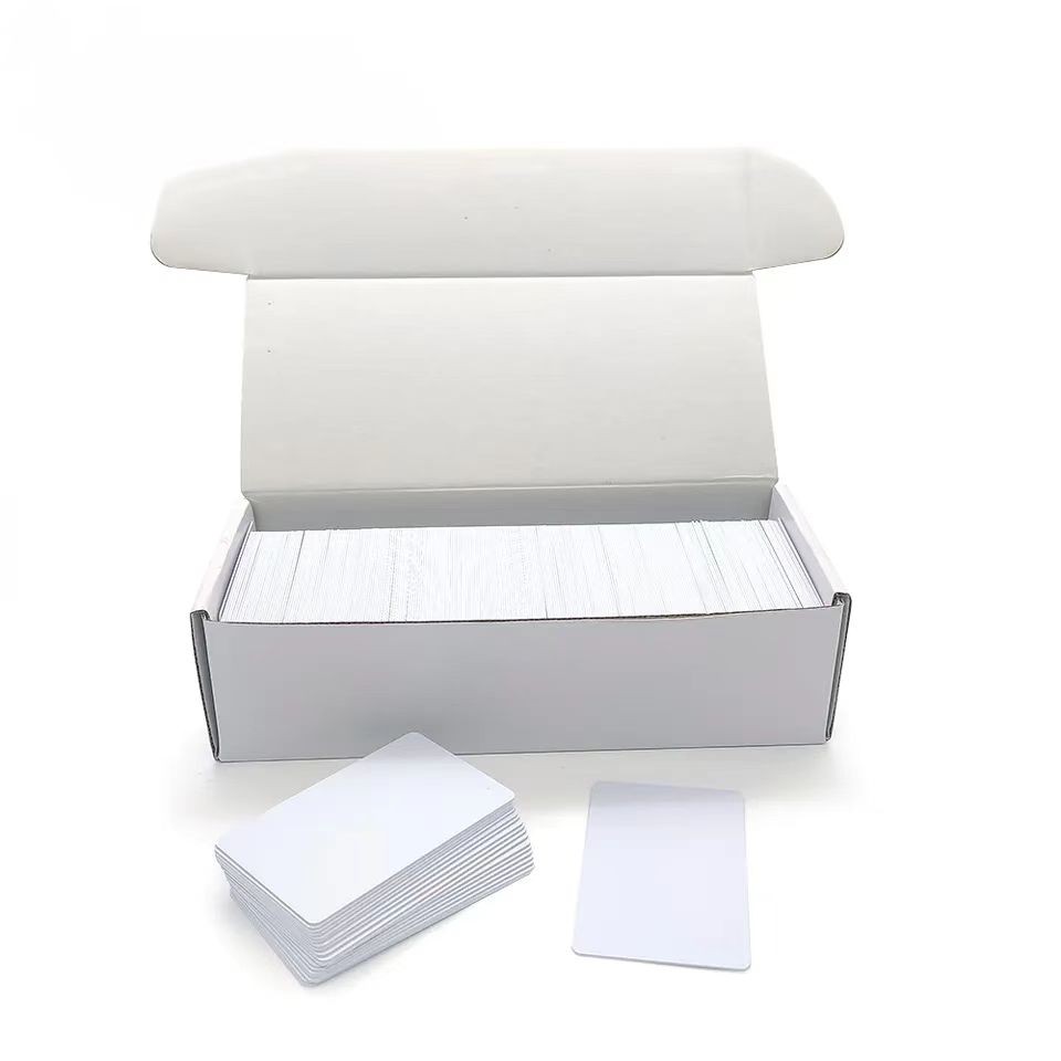 Cartão NFC em branco de 13,56 MHz RFID Ntag213/Ntag215/Ntag216 Cartão de PVC inteligente regravável branco