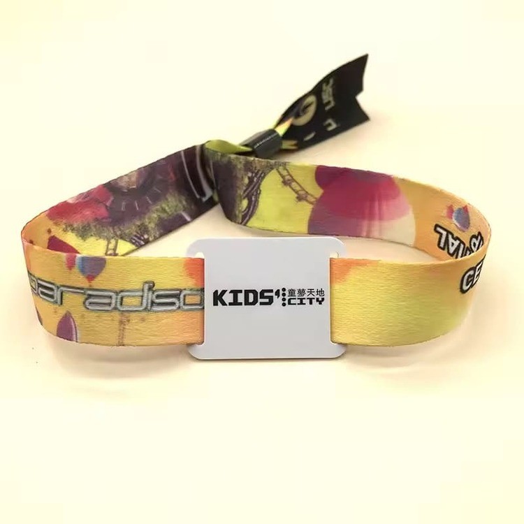 Pulseiras descartáveis ​​NTAG 213 RFID 13,56 MHz NFC tecidas para eventos
