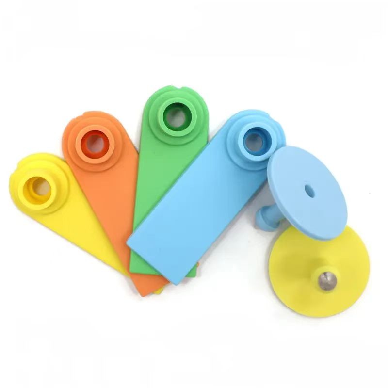 Etiqueta auricular RFID TPU com design inovador e dividido para monitoramento de gado, porcos, cavalos e animais de fazenda