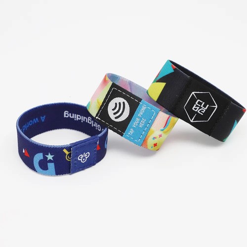 Pulseira elástica RFID com impressão de logotipo personalizado para atividades de festivais em parques de diversões