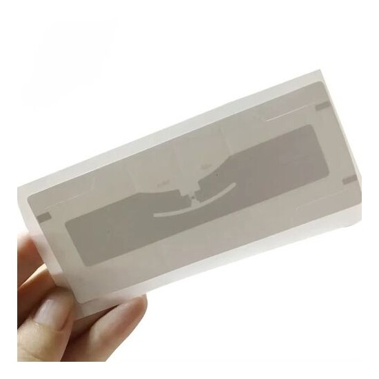 Etiqueta de para-brisa RFID HF UHF para rastreamento de veículos ETC e controle de acesso