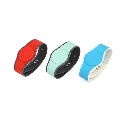 Pulseira RFID de silicone personalizada em dois tons para controle de acesso em parques de diversões