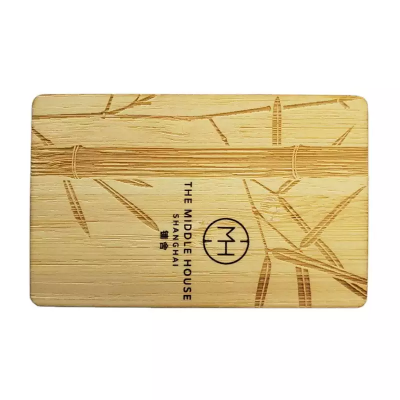 Cartões RFID de madeira sustentáveis